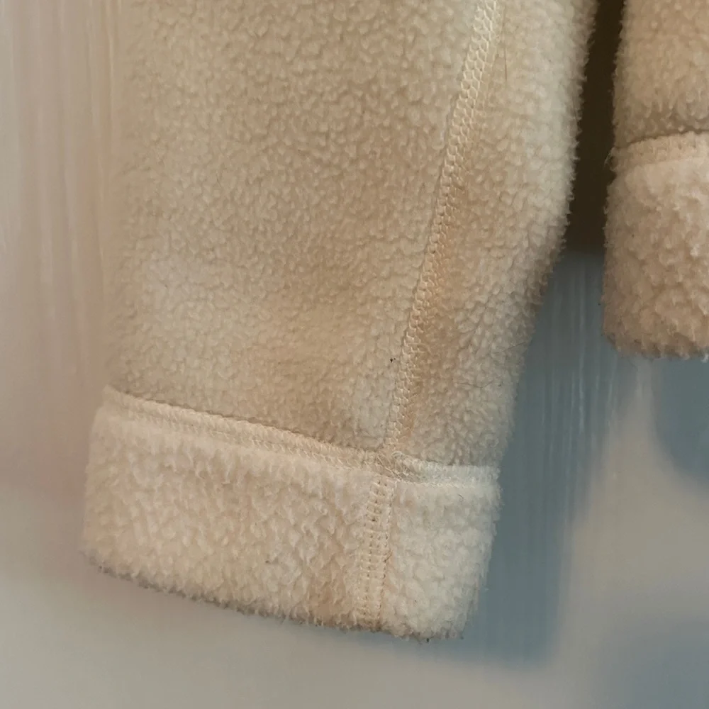 Patagonia Cropped Synchilla Cream Zip-Up Hooded Fleece - Picture 7 of 9